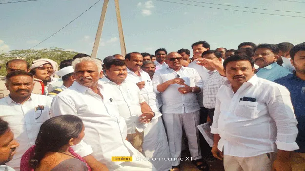 భూసమస్యలు పరిష్కరించి.. పేదలకు పంపిణీ 