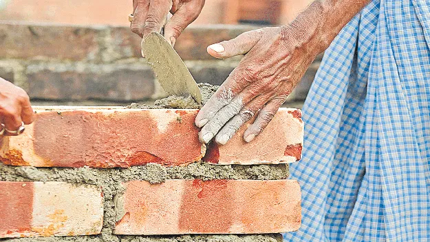 Construction material prices soar: ఇళ్లు కట్టేదెలా?