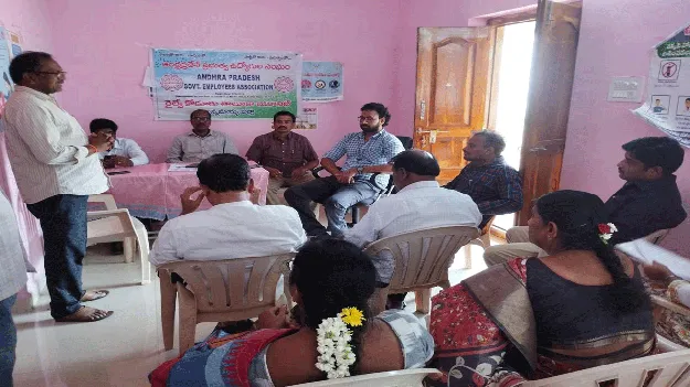 ప్రభుత్వ ఉద్యోగుల సమస్యలు పరిష్కరించాలి