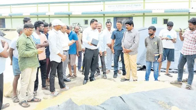 17శాతం తేమ ఉన్నా.. దొడ్డు ధాన్యం కొనాల్సిందే