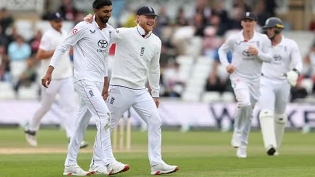 ఇంగ్లండ్‌ ఇన్నింగ్స్‌ విజయం