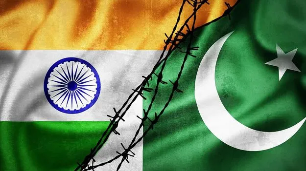 Indian Navy Strikes Karachi: కరాచీపై భారత నేవీ దాడులు