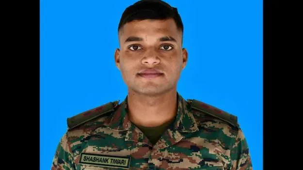 Indian Army: సాటి సైనికుడిని కాపాడే క్రమంలో ఆర్మీ ఆఫీసర్ మృతి