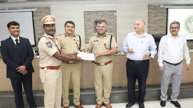 ఉత్తమ ప్రతిభకు నగదు బహుమతి