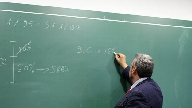 Professor uses ChatGPT: చాట్‌జీపీటీ సాయంతో ప్రొఫెసర్ బోధన.. విద్యార్థికి తిక్క రేగడంతో..