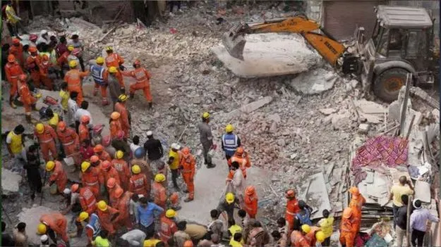 Delhi Mustafabad building collapse: ఢిల్లీ భవనం కూలిన ఘటన.. మరింతగా పెరిగిన మృతుల సంఖ్య