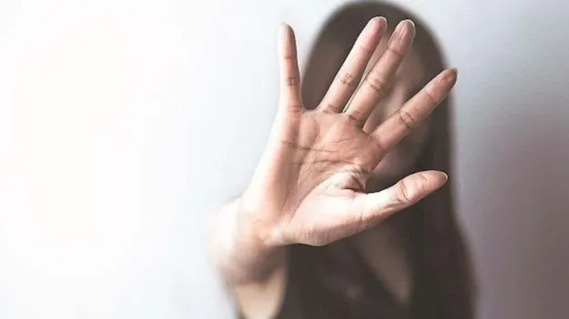 Agra: మహిళా ఆటో డ్రైవర్‌పై అత్యాచారం.. కూతురికి మిలిటరీ స్కూల్లో సీటు ఇప్పిస్తామని చెప్పి.. 