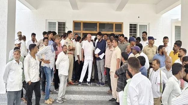 ఆసుపత్రి పనులు వేగంగా పూర్తిచేయాలి