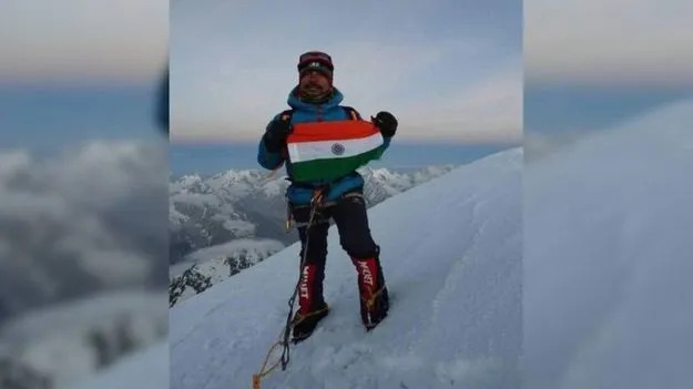 Indian Climber On Mount Everest: ఎవరెస్ట్ పర్వతంపై భారతీయుడి మృతి.. డెత్ జోన్ వద్ద ఘటన..