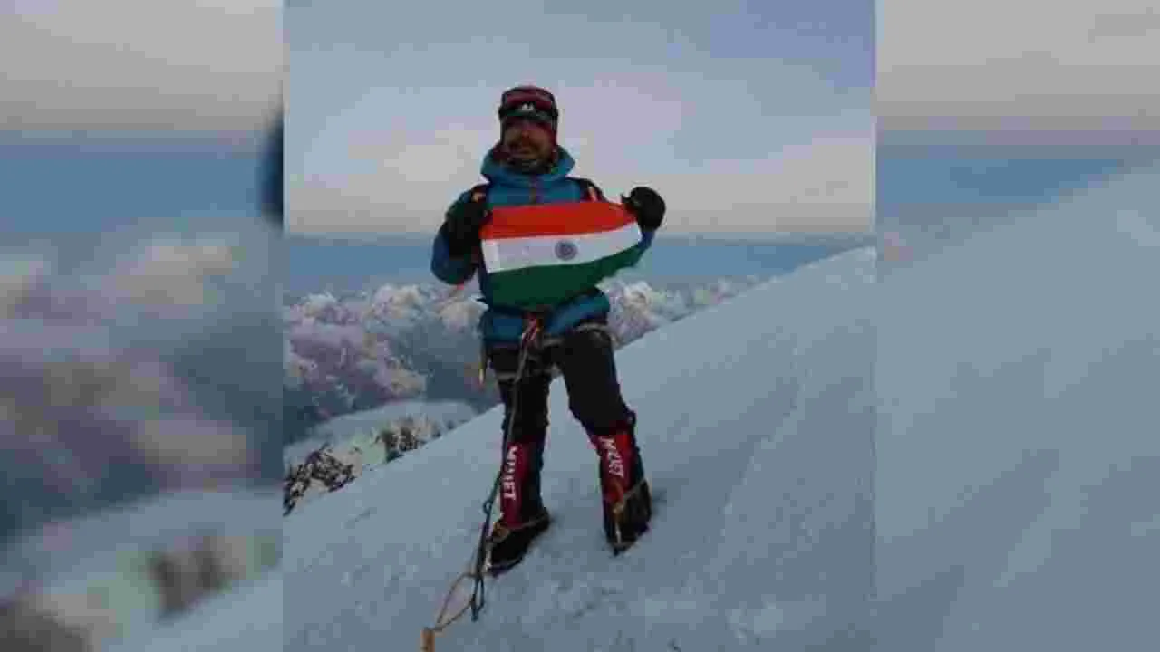 Indian Climber On Mount Everest: ఎవరెస్ట్ పర్వతంపై భారతీయుడి మృతి.. డెత్ జోన్ వద్ద ఘటన..