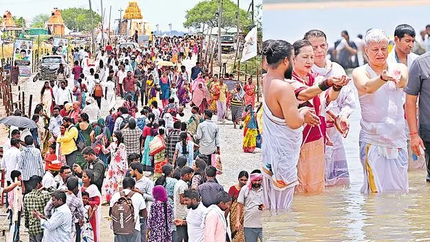 Pushkaralu: కాళేశ్వరంలో భక్తుల అరిగోస