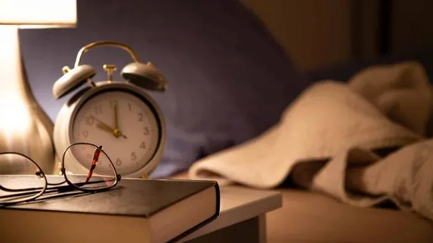 Sleeping More Than 9 Hours: రాత్రిళ్లు 9 గంటలకు మించి నిద్రపోయే వాళ్లకో హెచ్చరిక