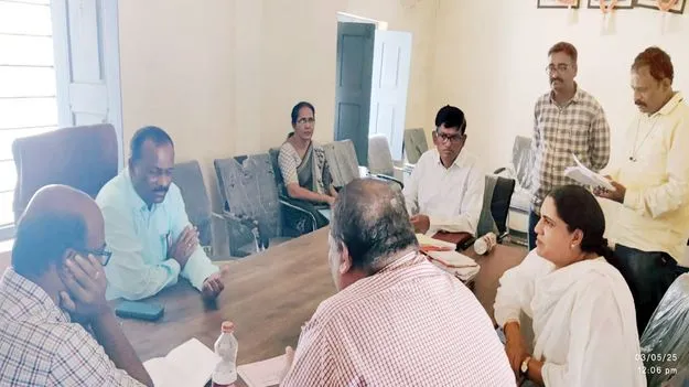  పోలేపల్లి గ్రామ పంచాయతీలో త్రిసభ్య కమిటీ విచారణ 