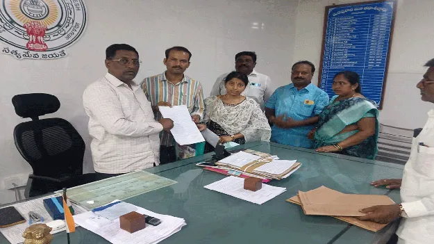  ఇంటి స్థలం కబ్జాపై  చర్యలు తీసుకోండి