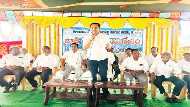 పాడి పరిశ్రమను బలోపేతం చేస్తాం