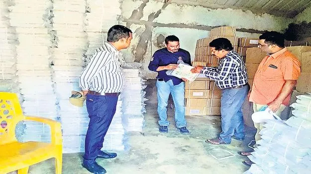 విద్యార్థులకు కానుకలు సిద్ధం