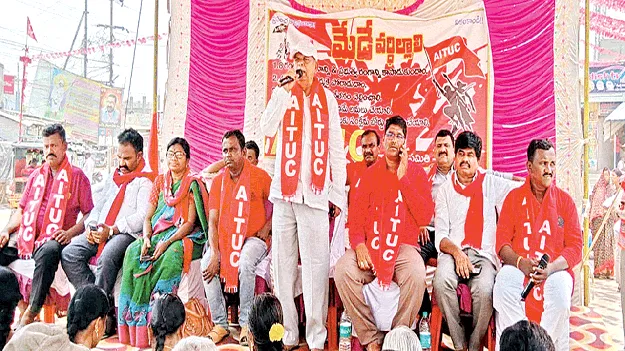 ఎర్రజెండా రెపరెపలు