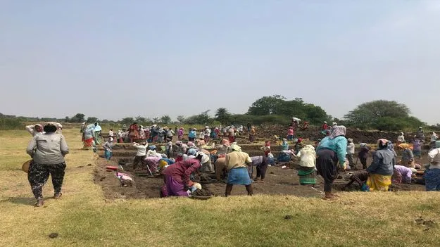 ఉపాధి హామీలో చేపల కొలనులు