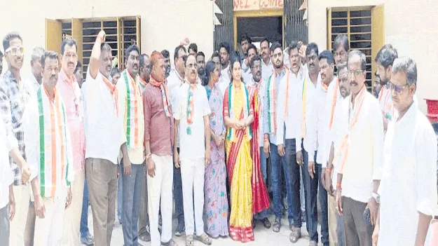 కాంగ్రెస్‌ పార్టీ అగ్రనేతలపై చార్జిషీట్‌ కక్షపూరితం