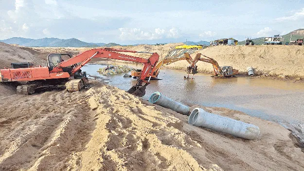 Jaljeevan Mission work: జలజీవన్‌మిషన్‌ పనులు పూర్తయ్యేనా?