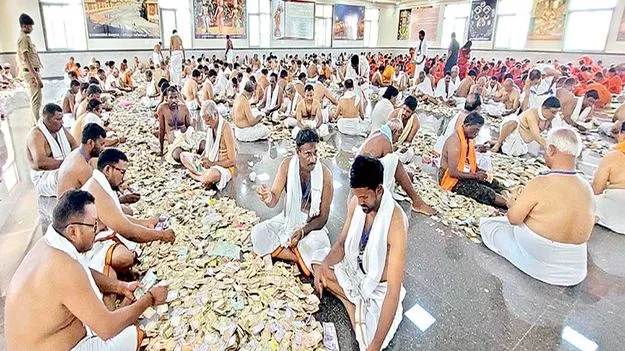  శ్రీమఠం హుండీ ఆదాయం రూ.3.79 కోట్లు 