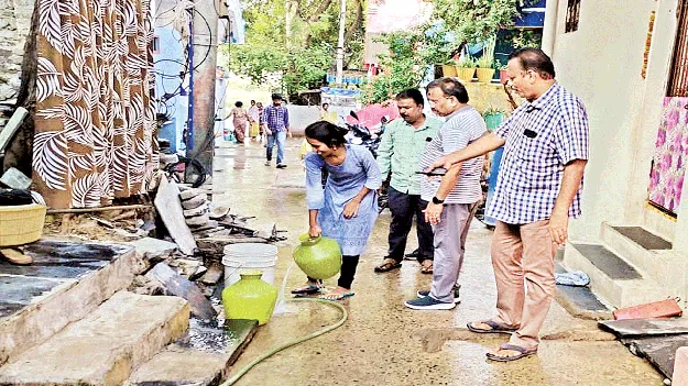 నీటిని వృథా చేస్తే కొళాయి కనెక్షన కట్‌: కమిషనర్‌