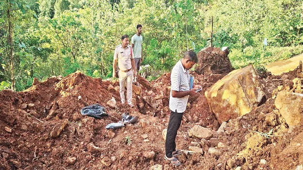 ‘ఆడలి’ని చూసేందుకు వెళ్లి.. విగతజీవిగా మారి 