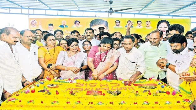 ఘనంగా సీఎం చంద్రబాబు జన్మదిన వేడుకలు