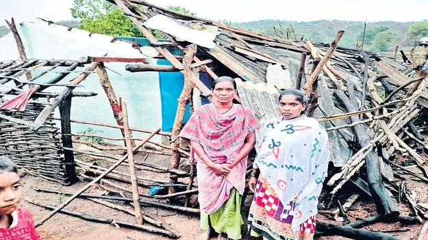 ఈదురుగాలుల బీభత్సం