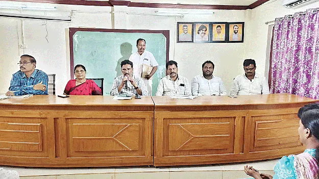 అనర్హుల చెంతకు ‘ఆదరణ–2’ పనిముట్లు 