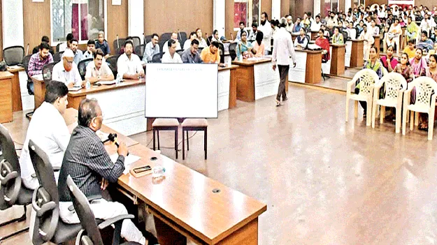 యోగాంధ్రలో ప్రజలను భాగస్వామ్యం చేయండి