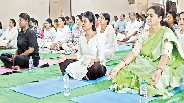 యోగా ప్రతి ఒక్కరి జీవితంలో భాగం కావాలి