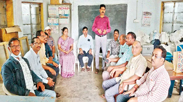 ఉపాధ్యాయుల సమస్యలపై దృష్టిసారించాలి