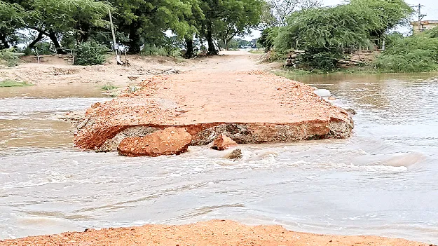 దంచికొట్టిన వర్షం