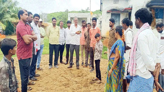 పిల్లల్ని ప్రభుత్వ పాఠశాలల్లో చేర్పించాలి