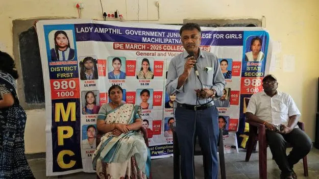 ఇంటర్‌లో ప్రవేశాలకు ప్రధానోపాధ్యాయులు సహకరించాలి