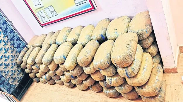 400 కిలోల గంజాయి స్వాధీనం