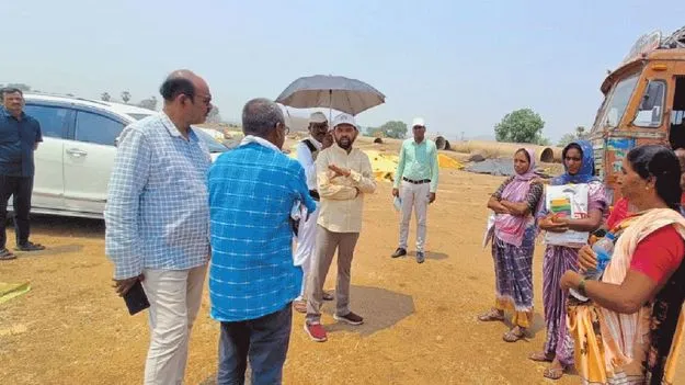 ధాన్యం కొనుగోలు కేంద్రాల పరిశీలన