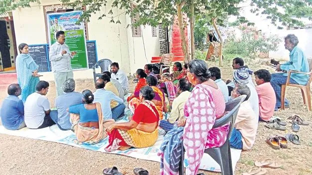 ప్రత్యామ్నాయ పంటలపై దృష్టి సారించాలి