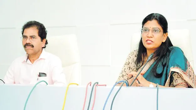 బొమ్మూరులోనే కలెక్టరేట్‌!