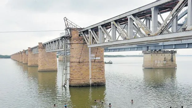 పుష్కలంగా నిధులు.. పుష్కరానికి పనులయ్యేనా!