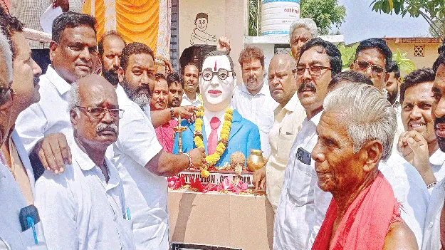   లక్ష్యసాధనకు కృషి చేయాలి: ప్రభుత్వ విప్‌