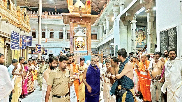 చెక్కరథంపై ప్రహ్లాదరాయలు