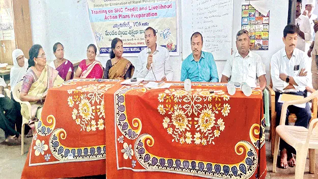 మహిళలు పారిశ్రామికవేత్తలుగా ఎదగాలి