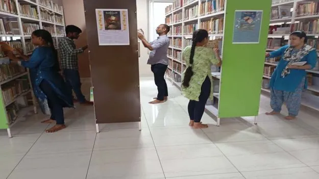 విద్యార్థుల బుక్‌ హంట్‌ పోటీలకు 25 మంది 