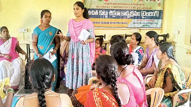 కుట్టు శిక్షణతో వెలుగు