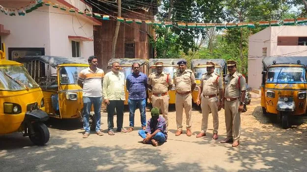 ఆటో కనిపిస్తే మాయం చేస్తాడు