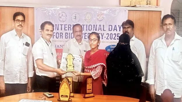 పర్యావరణాన్ని పరిరక్షించుకుందాం: డీఈవో