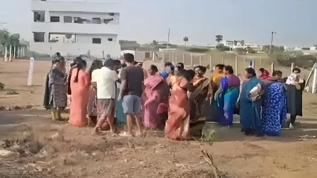 Land Dispute: కమ్మగూడ భూవివాదంలో ఘర్షణ