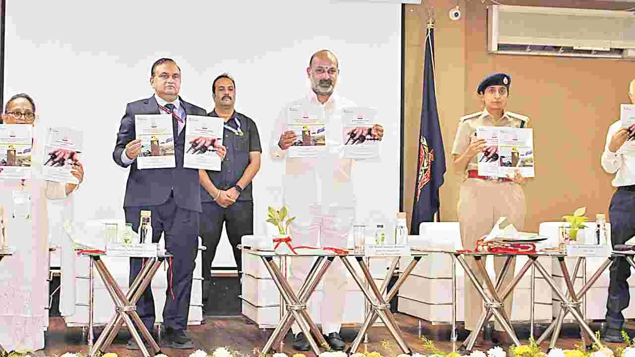 Bandi Sanjay: దేశంలో జిల్లాకో ఫోరెన్సిక్‌ ల్యాబ్‌
